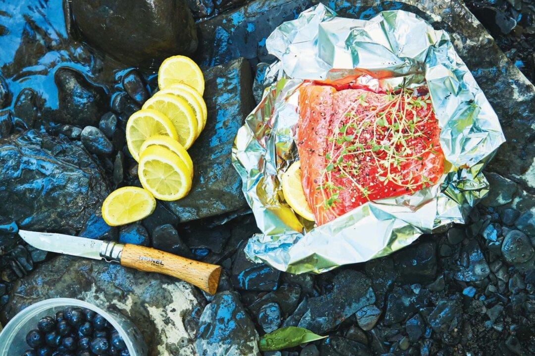Foil-Packet Salmon With Lemon, Thyme, and Blueberry