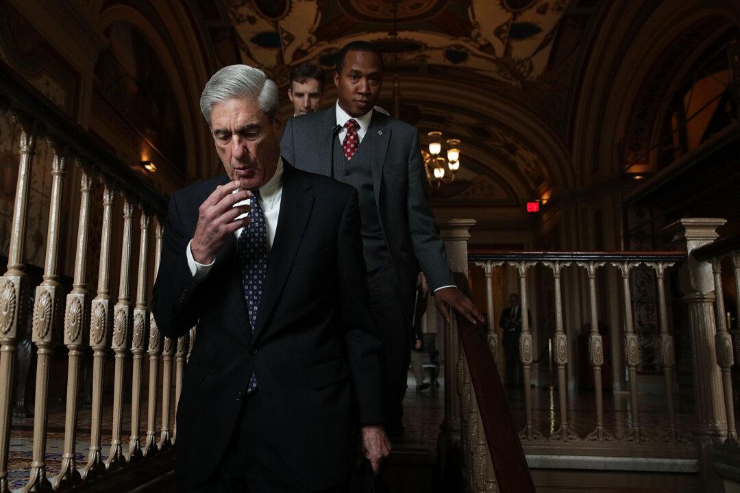 Mueller Team Faces Conflicts of Interest as Evidence Points at FBI, DOJ, Clinton