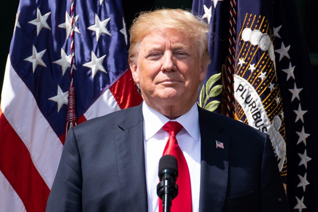 Trump Offers Protesting NFL Players Chance to Recommend People for Pardon