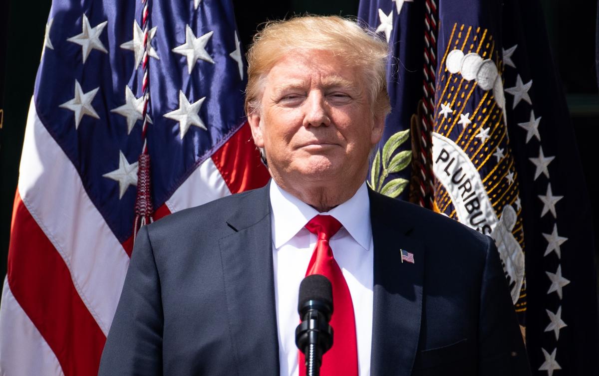 Trump Offers Protesting NFL Players Chance to Recommend People for Pardon