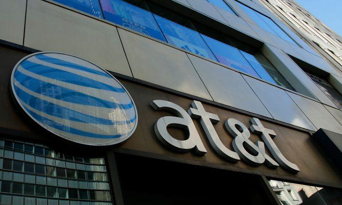 AT&T Plunges as CEO Suggests Americans Can’t Afford to Pay Phone Bills