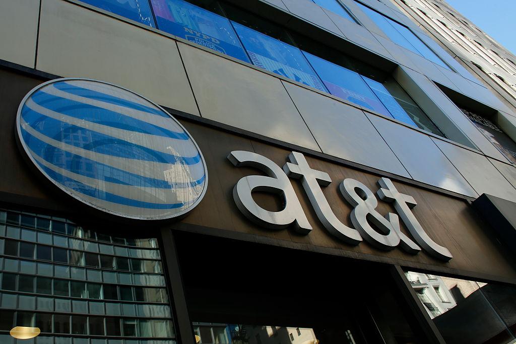 AT&T Plunges as CEO Suggests Americans Can’t Afford to Pay Phone Bills
