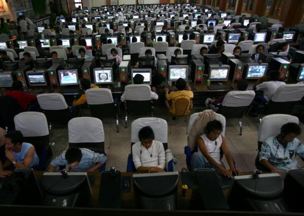 Chinese Regime Tightens Social Media Control With Investigation on College Students