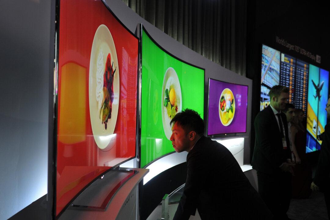 Chinese Regime Threatens Technology Transfer in Order for South Korean Firm LGD to Open Chinese Factory