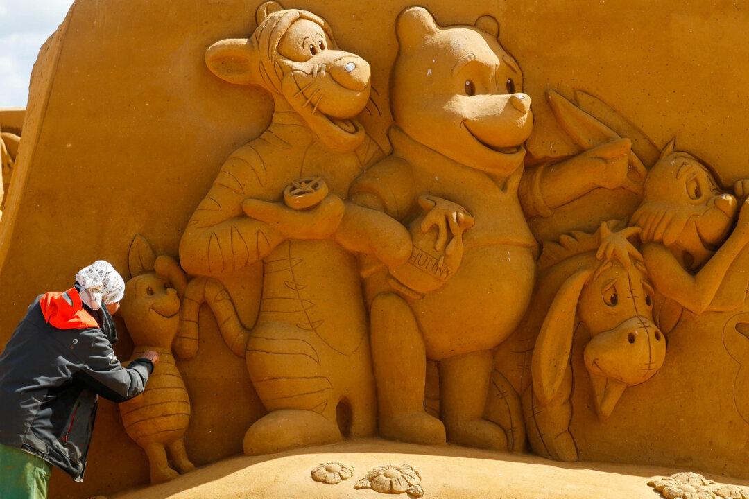 Belgium Beach Plays Host to Hollywood Sand Sculptures