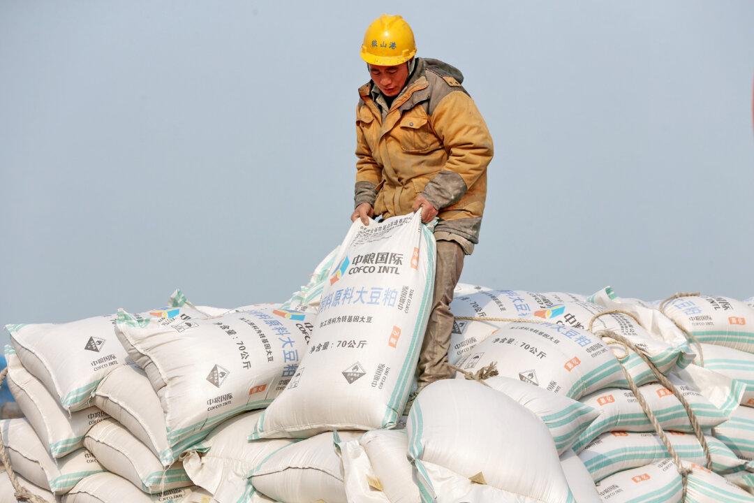 China Puts Off Licenses for US Companies Amid Tariff Battle