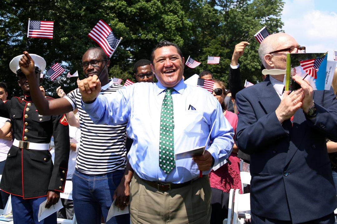 America’s Newest Citizens Celebrate Fourth of July at George Washington’s Home