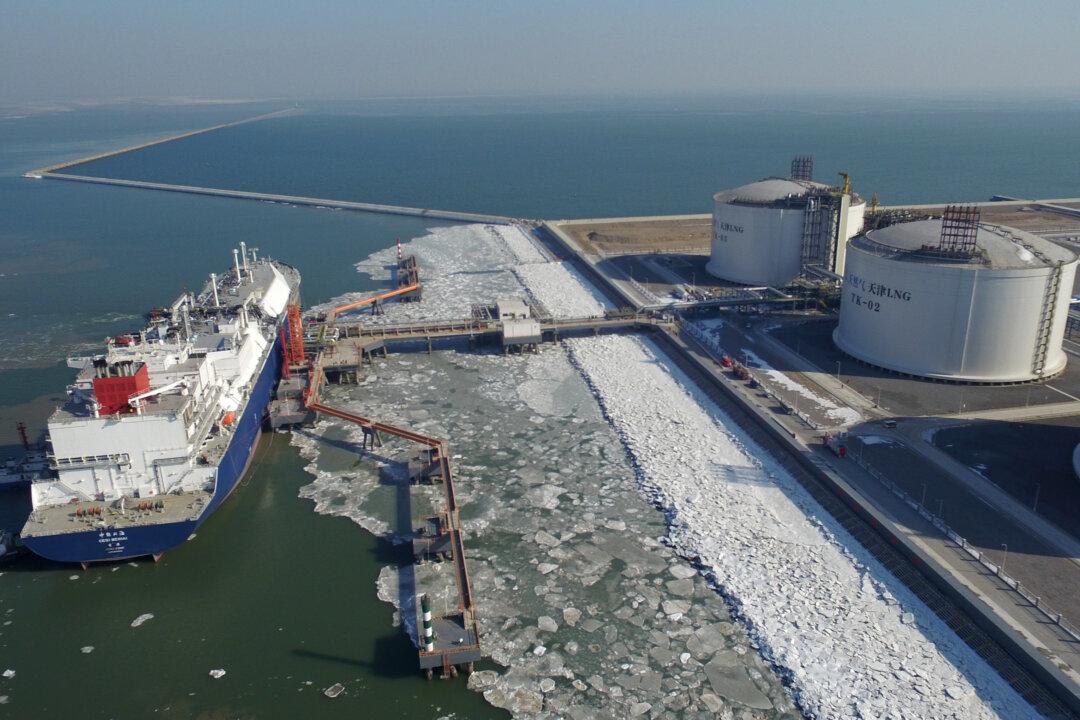 China Lightens Touch on Foreign Investors Amid Trade Tensions