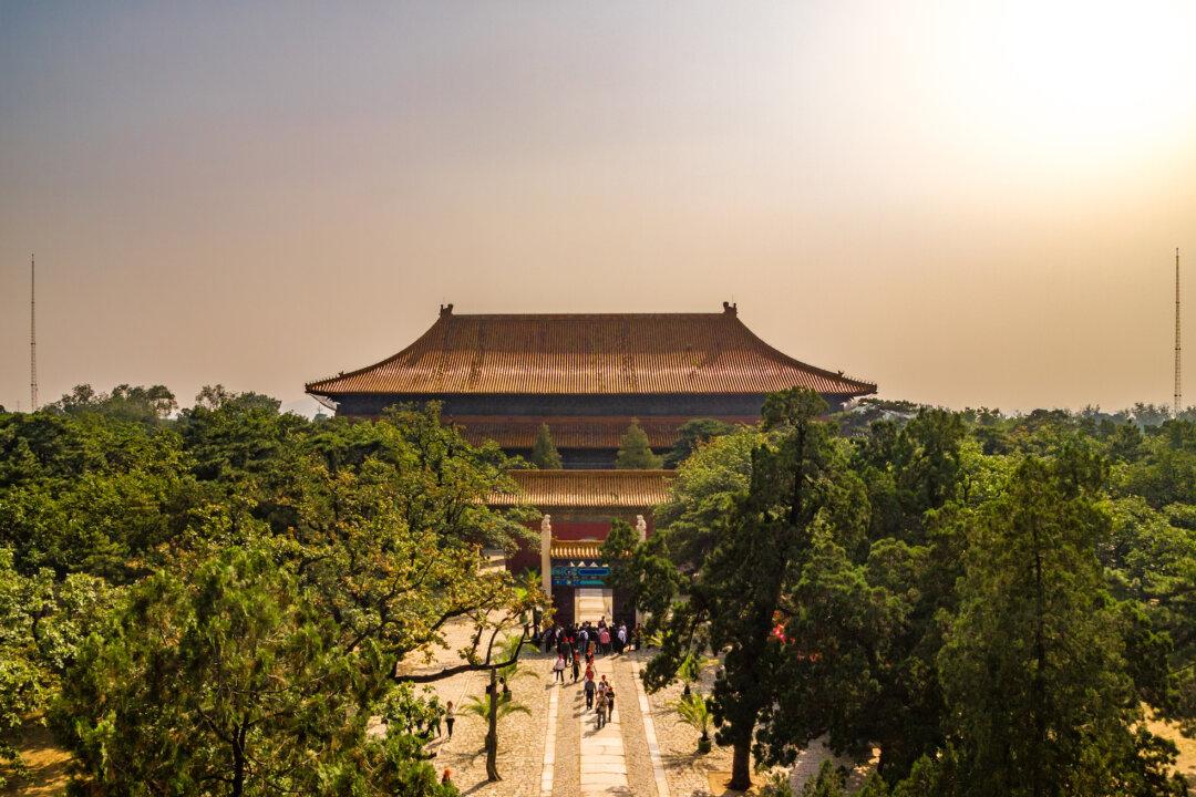 Tomb Raiders Sentenced for Looting Chinese Emperor Mausoleums