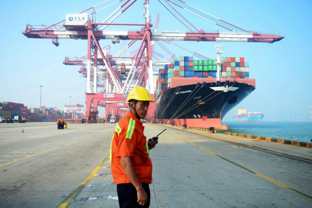 Signs of Trouble for China as US Imposes Tariffs on Another $200 Billion of Chinese Imports