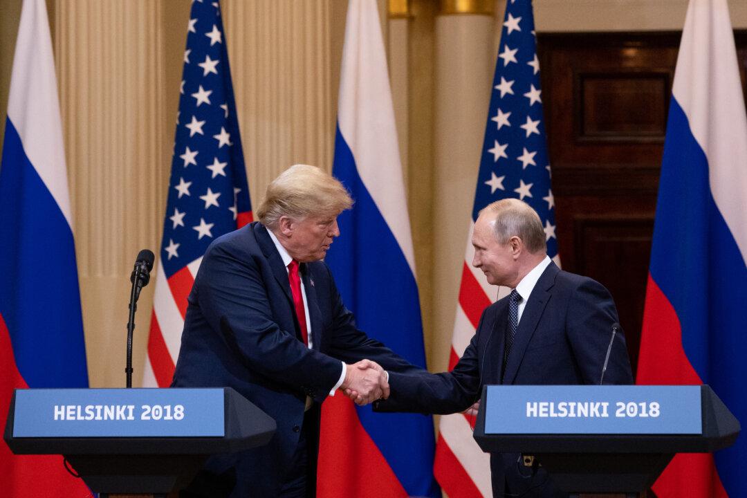 Trump Focuses on Peace Over Politics at Summit With Putin