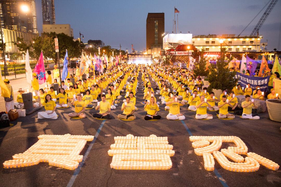 New York Falun Gong Practitioners Commemorate 19th Anniversary of Persecution in China