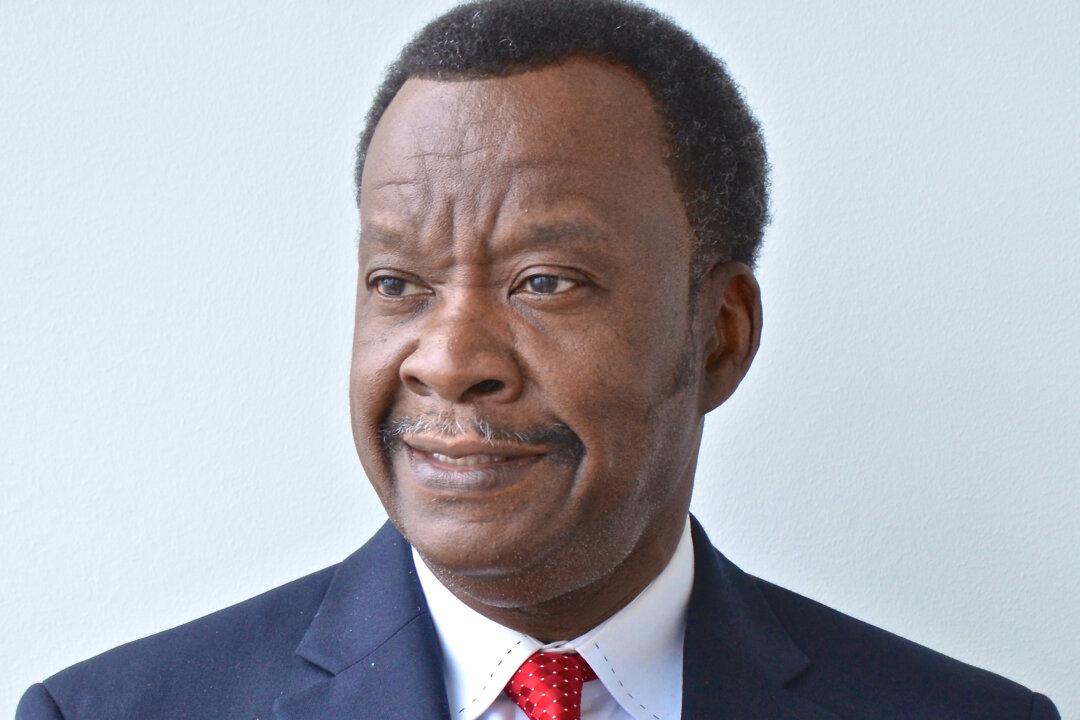 Millionaire Running for Chicago Mayor Hands out $300,000 at Church Event