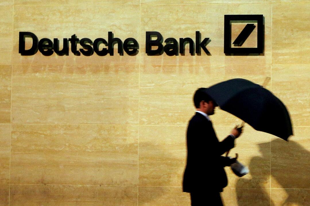 Deutsche Bank’s DWS Soars Most on Record on Allianz Interest