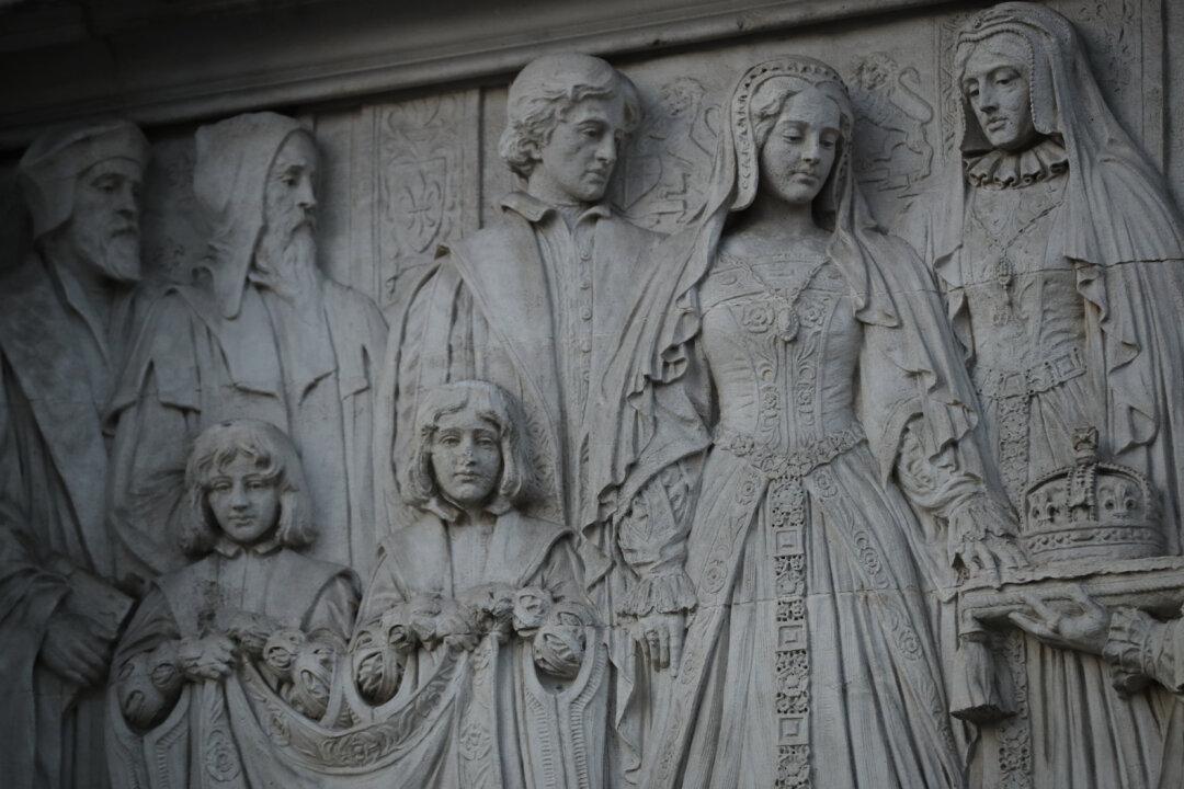 UK Court: Feeding Tubes for Vegetative Patients Can Be Withdrawn If Family and Doctors Agree