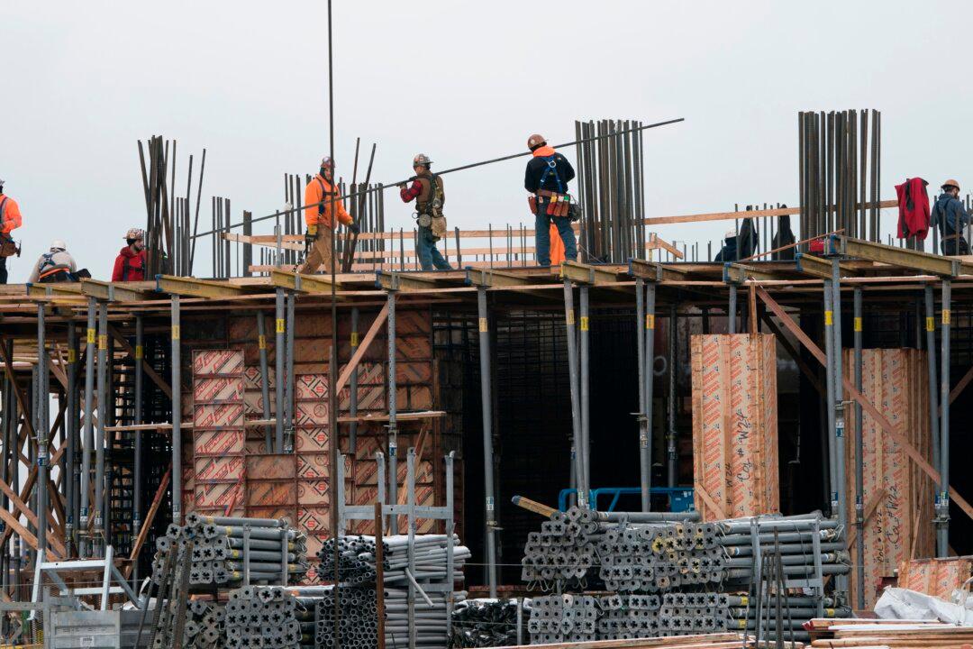 Unemployment Among Hispanics in US Hits New Record Low in July