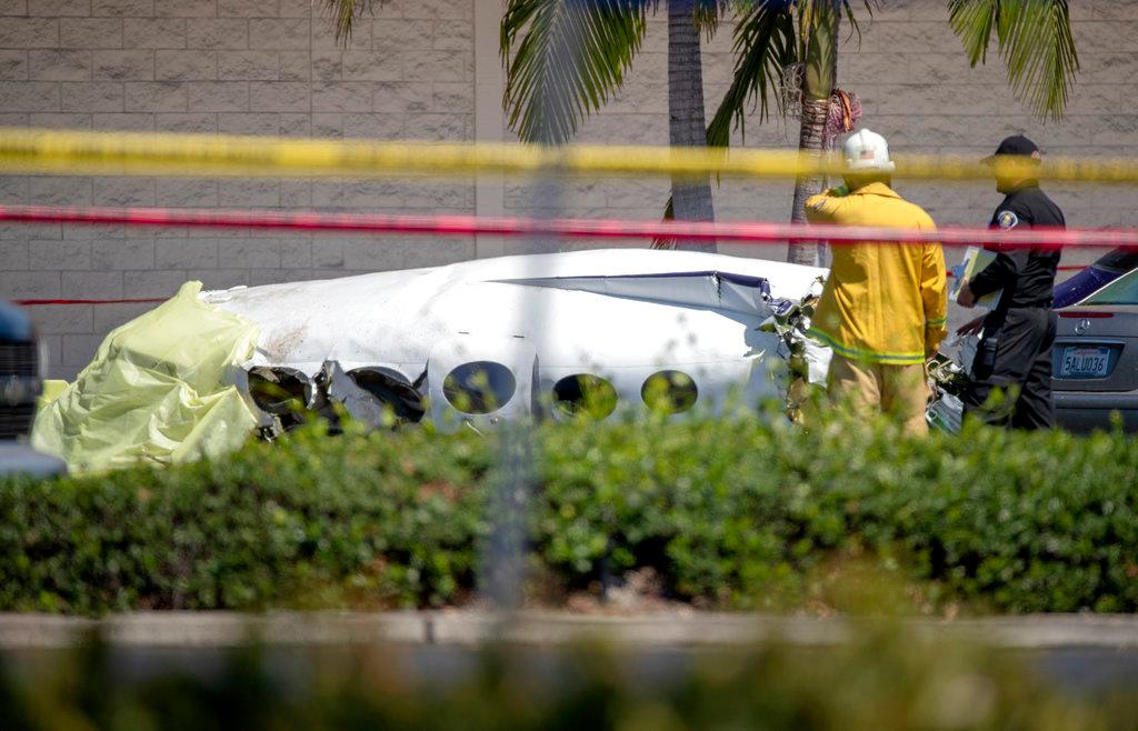 5 Killed, Small Plane Crashes in California Parking Lot