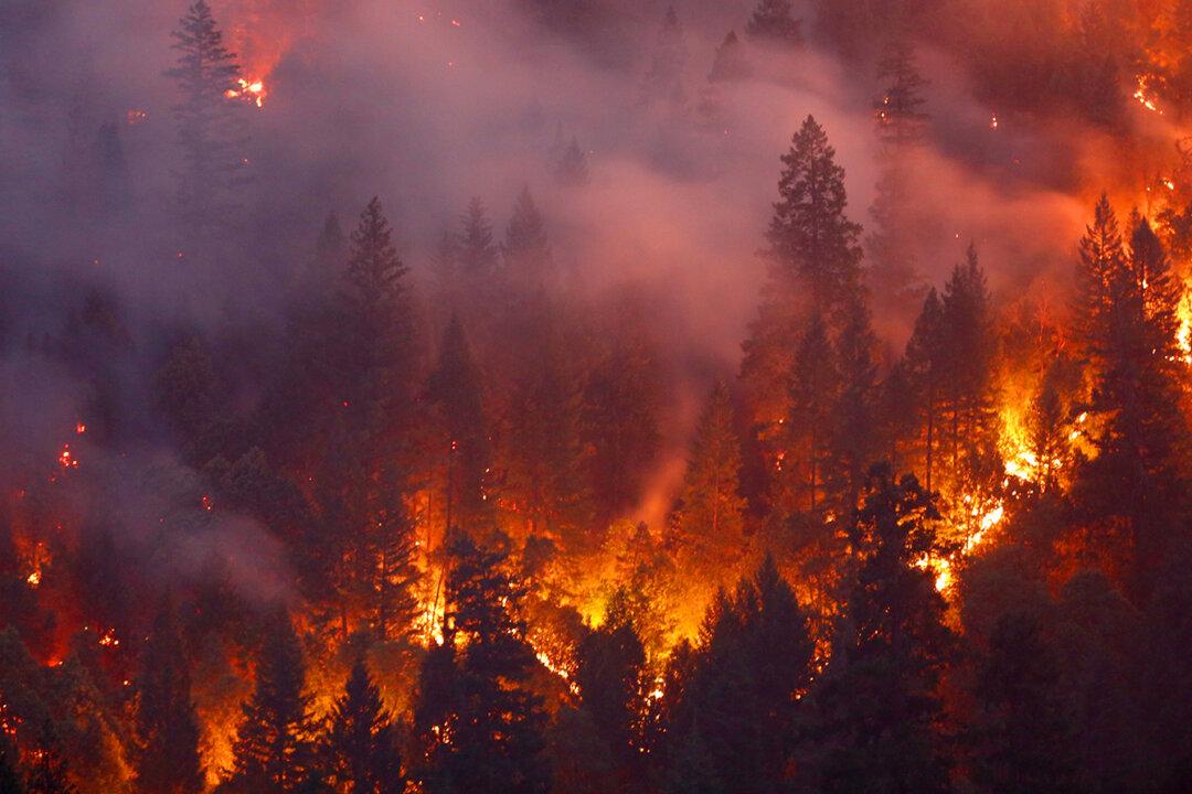 US Army Sends Soldiers to Battle Western Wildfires