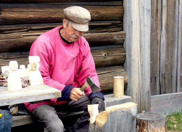 Kizhi Island craftsman. (Manos Angelakis)