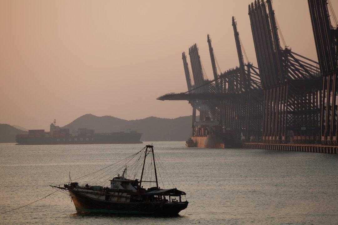 Latest Data on Shenzhen Exports Reveals Gloomy Outlook Amid US–China Trade Woes