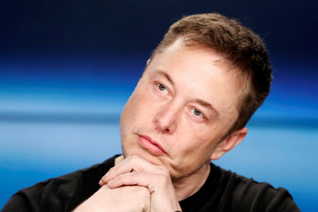 Elon Musk Considers a Private Tesla in Tweet, Shares Jump