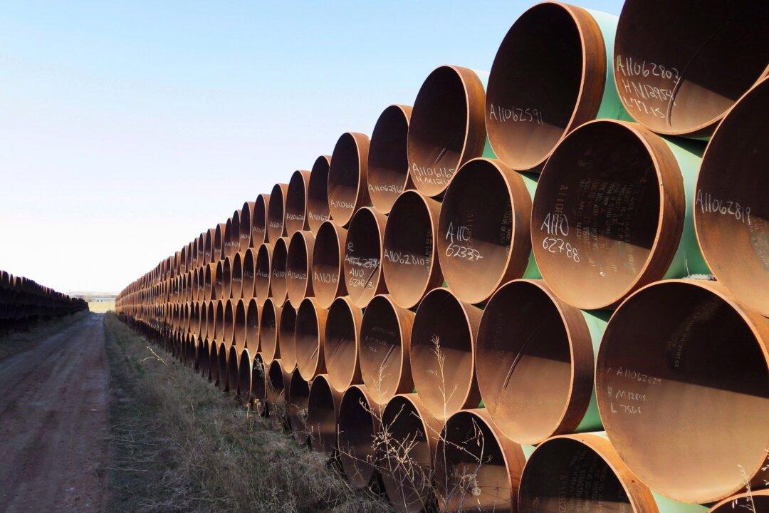 Trump Signs Executive Order Authorizing Keystone XL Pipeline