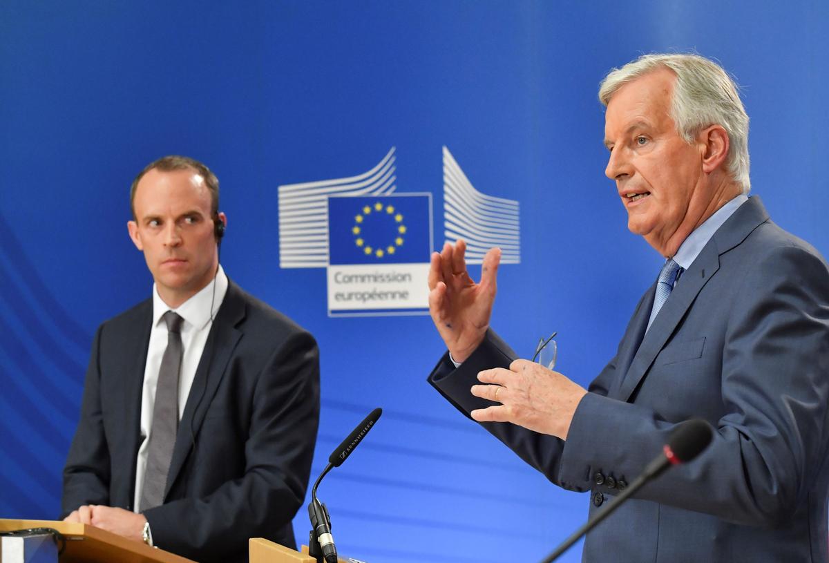 EU Chief Brexit Negotiator Michel Barnier (R) and Britain's Secretary of State for exiting the European Union -Brexit Minister- Dominic Raab (L) hold a joint press conference after their meeting at the European Commission in Brussels on July 26, 2018. (John Thys/AFP/Getty Images)