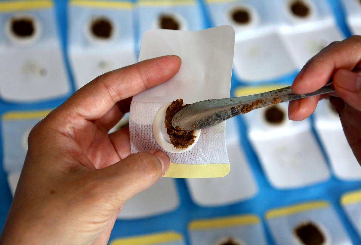 Chinese Hospital Gets Slap on Wrist for Selling Fake Traditional Chinese Medicine