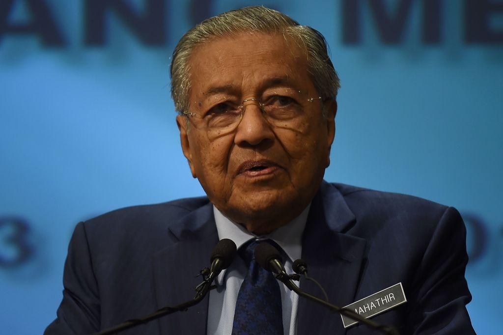 Malaysia PM Aims to Renegotiate ‘One Belt, One Road’ Projects While Visiting China
