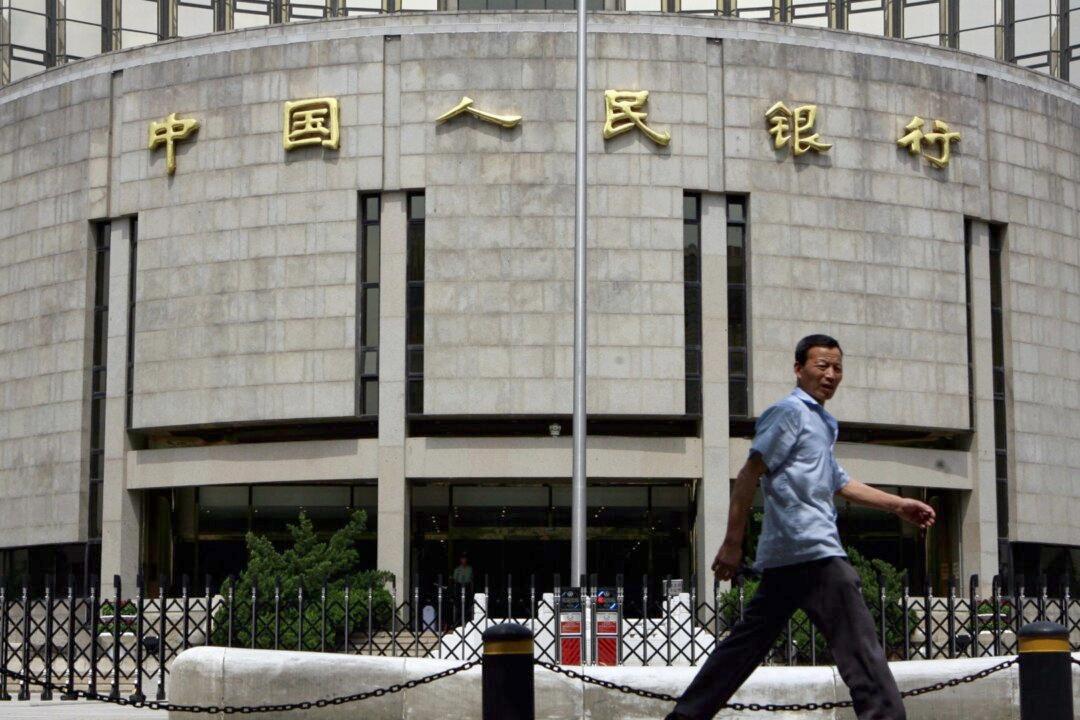 People’s Bank of China Cuts Foreign Exchange Assets by a Third