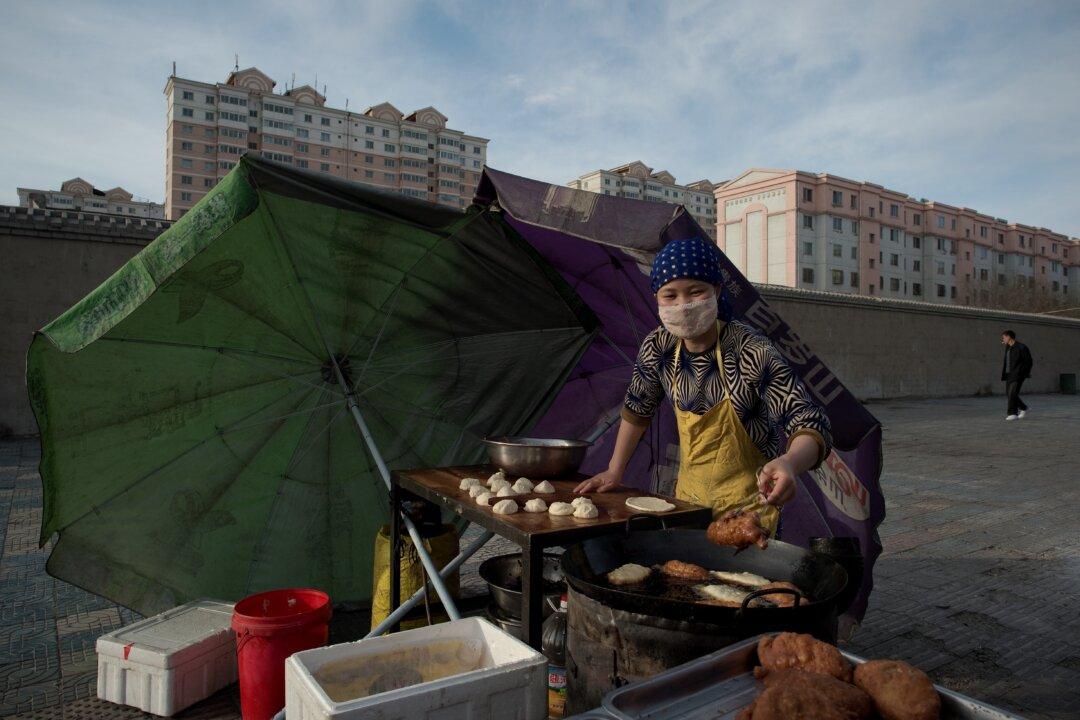 Chinese Authorities’ Unfair Penalties for Fake Drugs, Food Are Questioned by Public