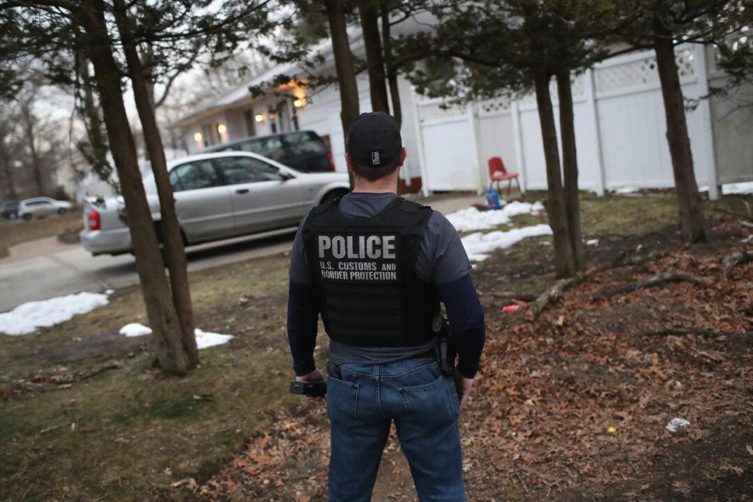 Australian Woman Faces Jail for Helping Sneak Mexican Fiancé Into US