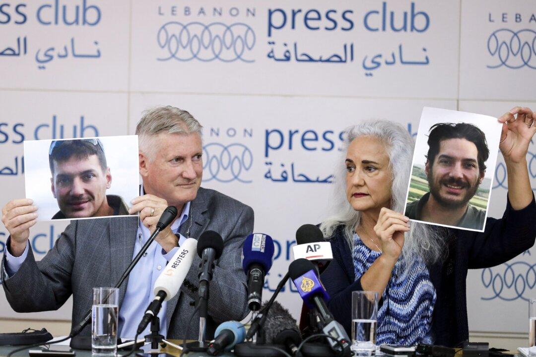 Biden to Meet With Parents of Abducted American Journalist Austin Tice