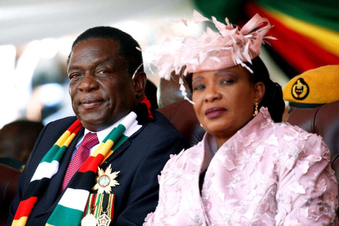 Zimbabwe’s President Takes Oath as US Censure Hangs Over Vote