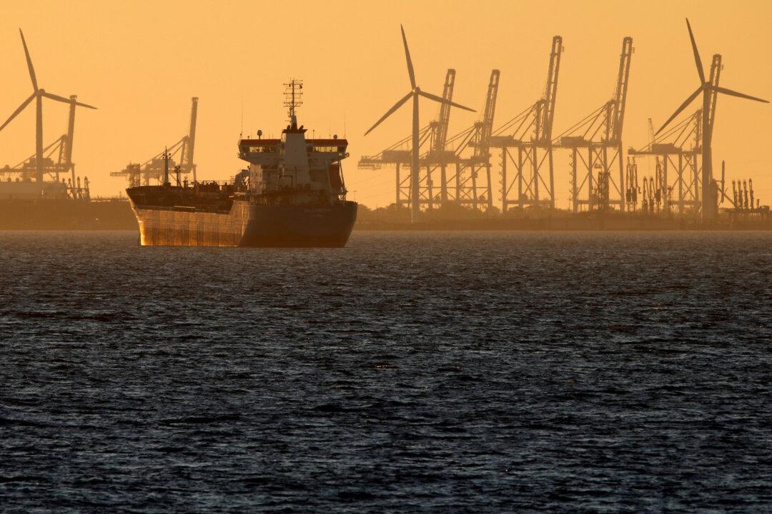 Oil Prices Higher as US Sanctions Limit Iran Exports