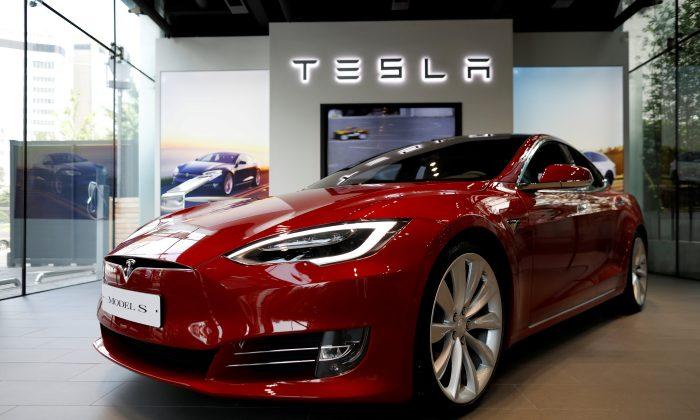 US Will Look at Sudden Acceleration Complaints Involving 500,000 Tesla Vehicles