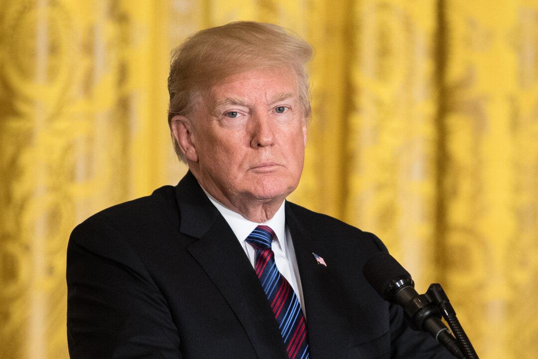 Trump Defends Kavanaugh as Accuser Faces Deadline to Testify