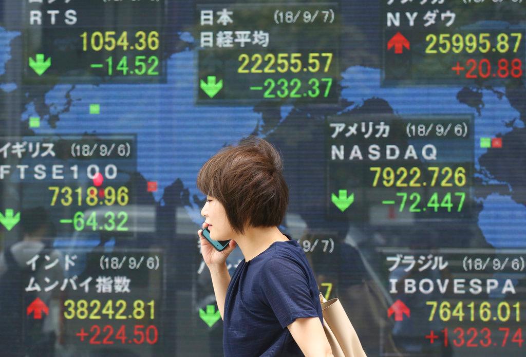 World Stocks Mostly Fall on Possible US-China Tariffs