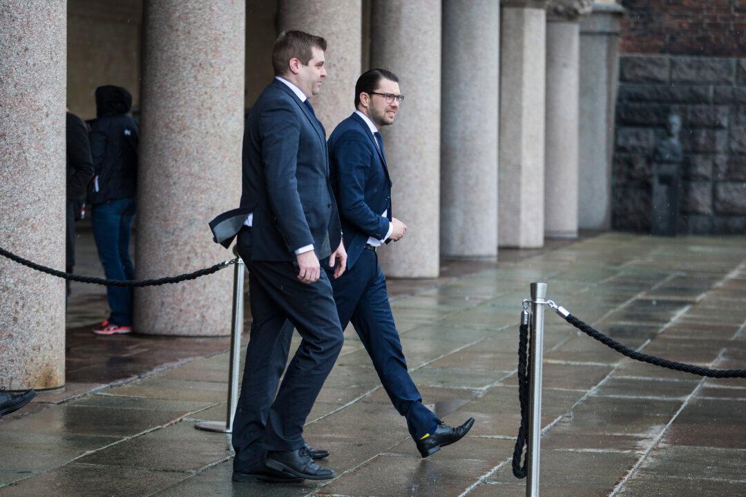 Leader of Swedish Populist Party Threatened With Decapitation by Internet Message Said to Be from ISIS