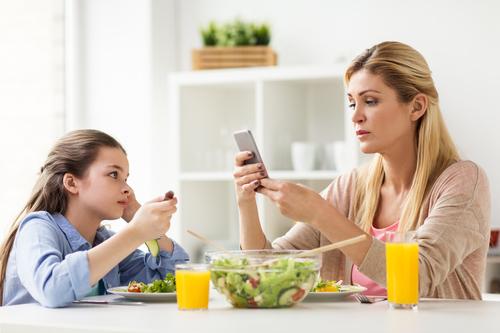 Parents Need Screen Time Limits, Too, Pediatricians Say