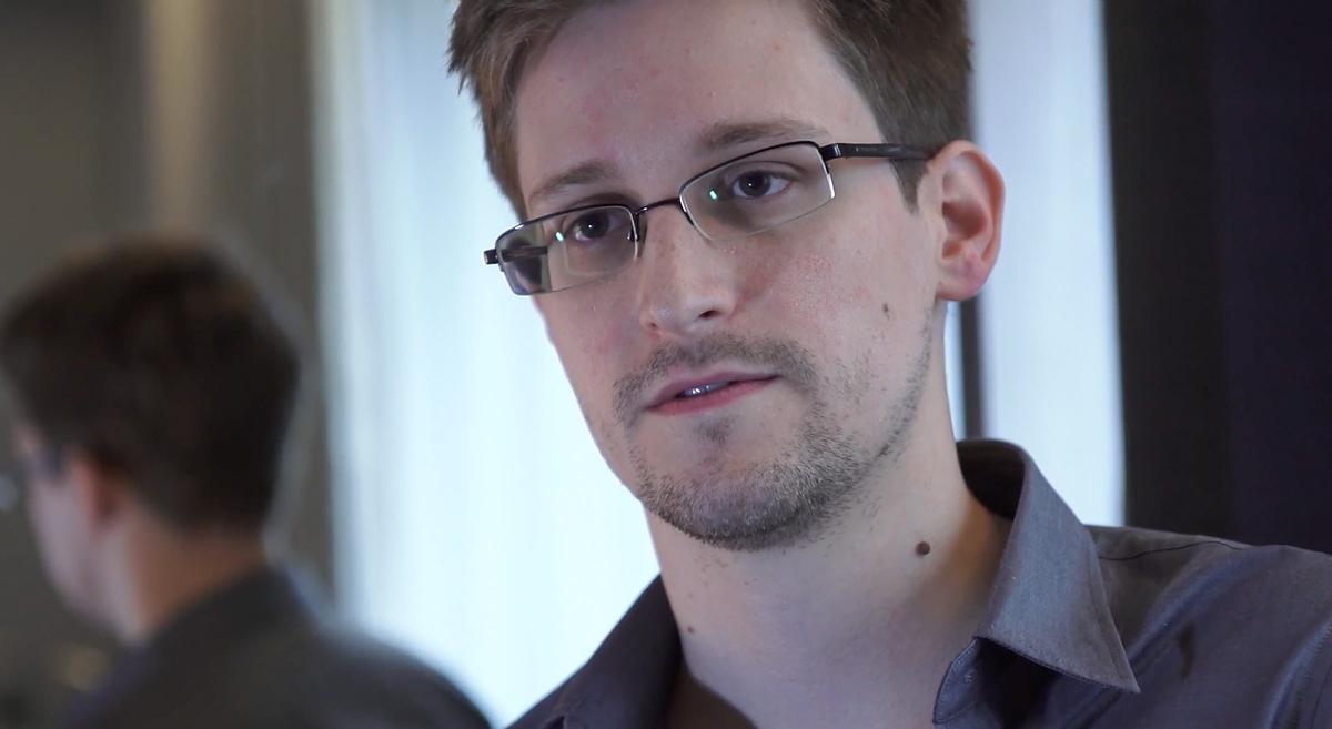 Putin Grants Russian Citizenship to NSA Whistleblower Edward Snowden