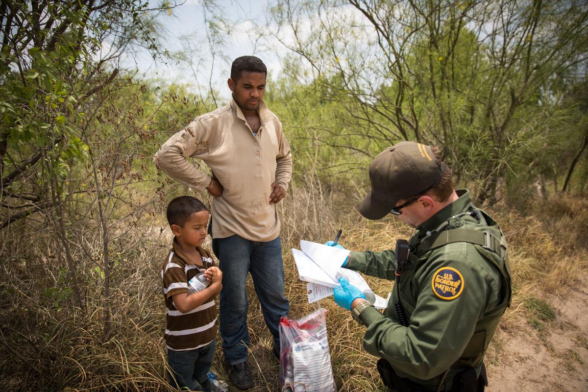 US Sees 38 Percent Jump in Families Apprehended at Southwest Border