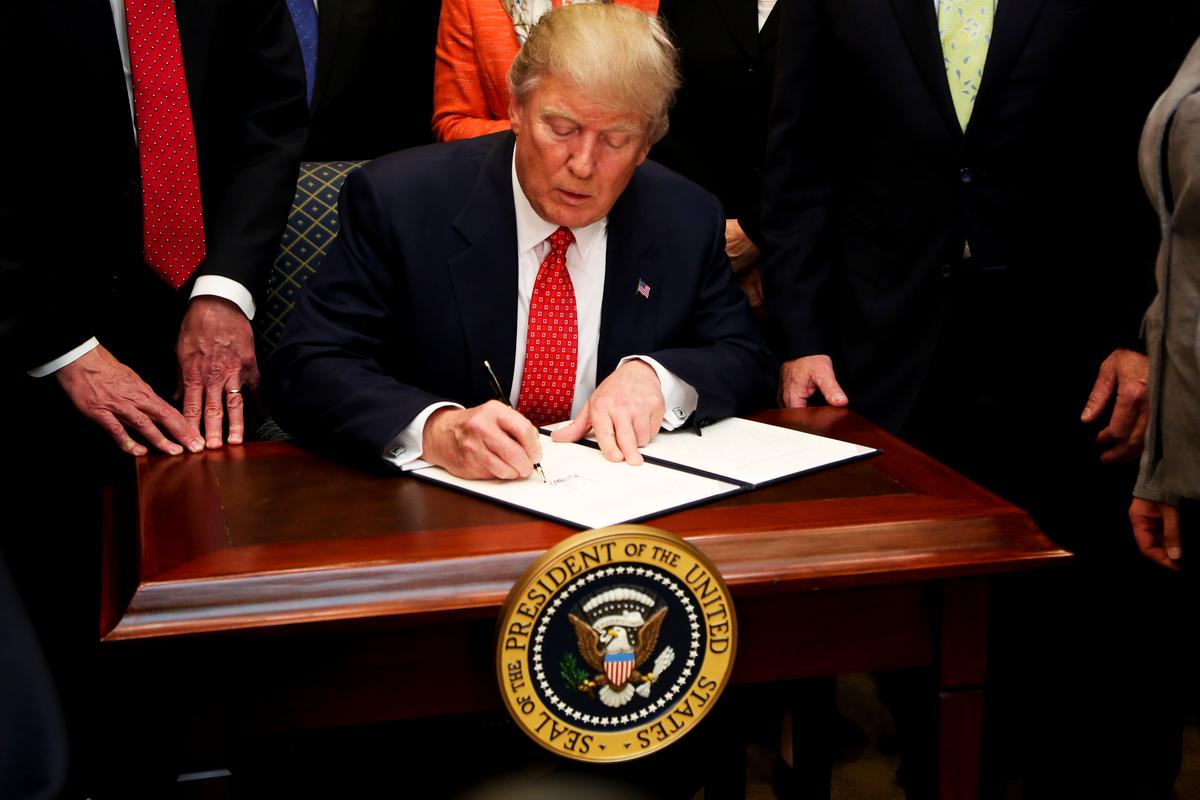 Trump Signs Bill Giving Federal Workers Back Pay