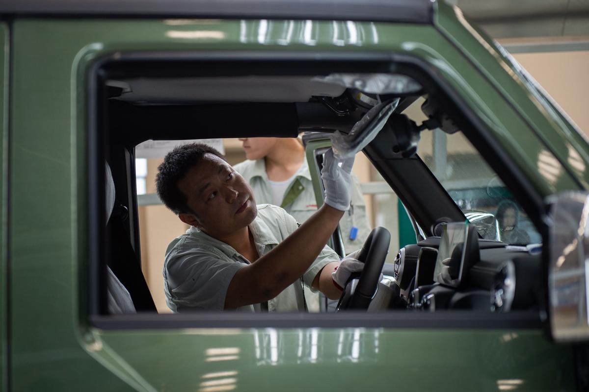 Chinese Economy Suffers Biggest Investment Slowdown on Record