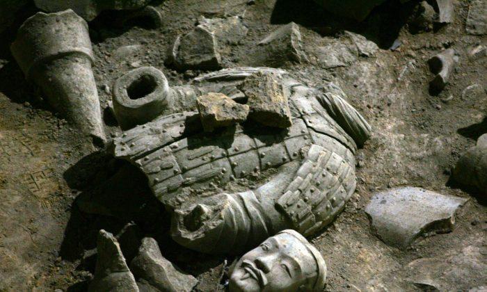 Chinese Court Sentences Police Officers Complicit in Raiding Ancient Tombs