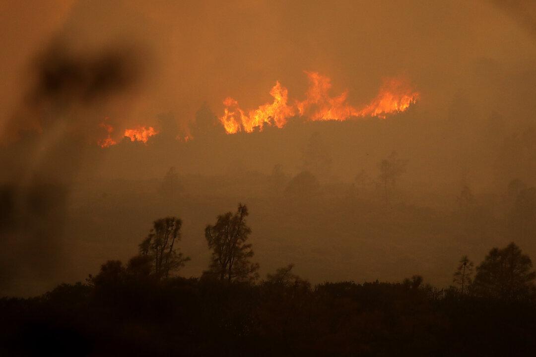 Uncontained Fire in Southern California Forces Nearly 8,000 to Evacuate
