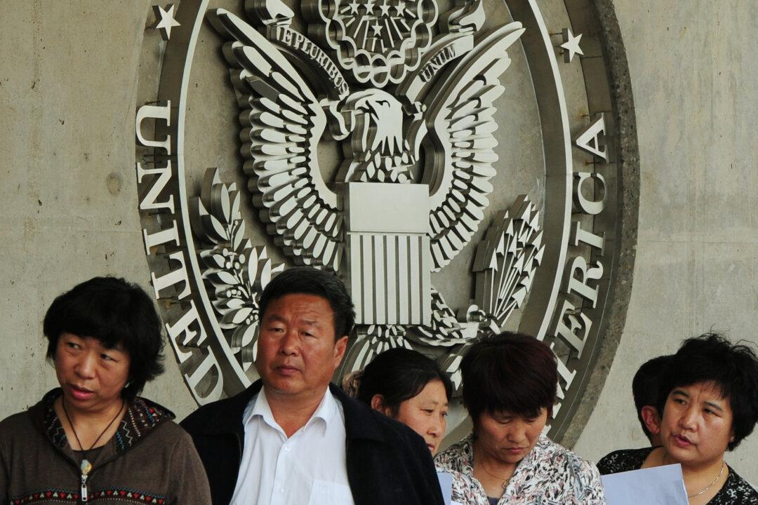 Chinese Netizens Sound Off on Trade War via US Embassy’s Social-Media Page