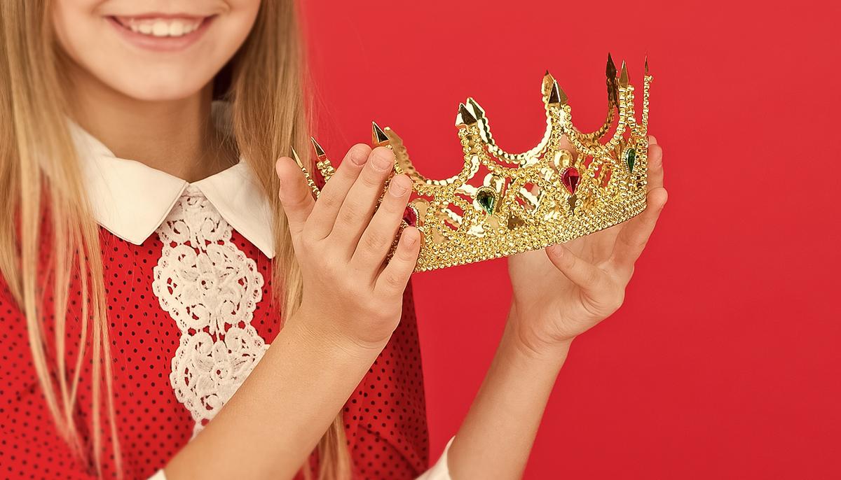 Iowa Homecoming Queen Gifts Her Crown to ‘Uplifting’ Classmate Who Has Down Syndrome