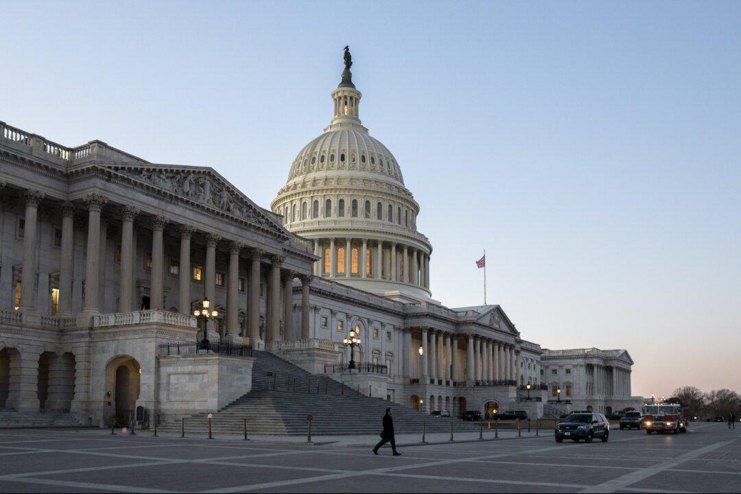 House Approves Funding for US-Mexico Border Wall