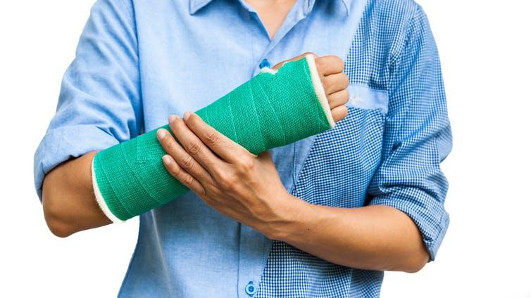 Broke Your Arm? Exercise the Other One to Strengthen It
